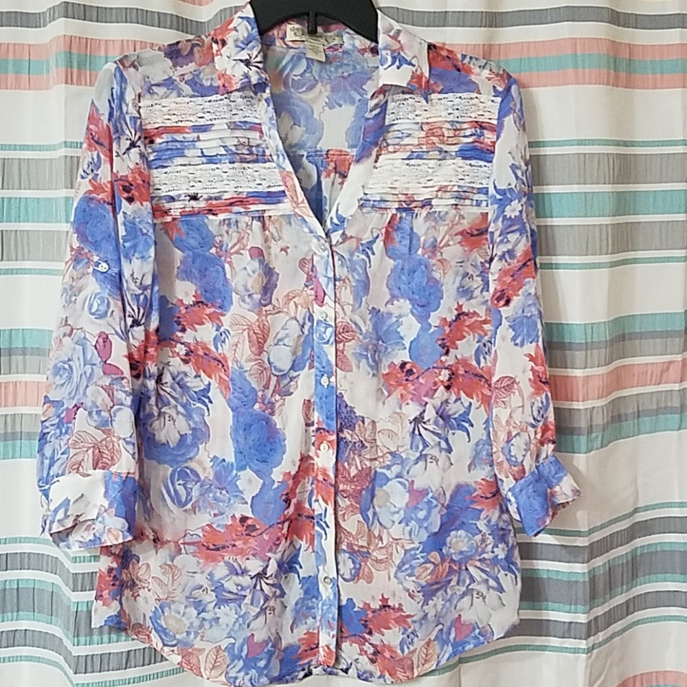Button down 3/4 sleeve floral blouse